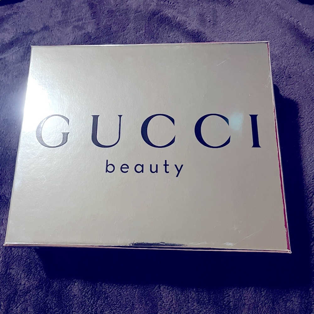 Gucci beauty box- silver